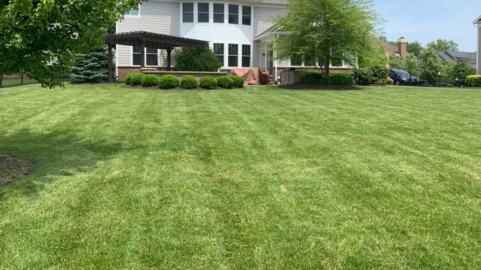 Professional lawn mowing service in Noblesville IN